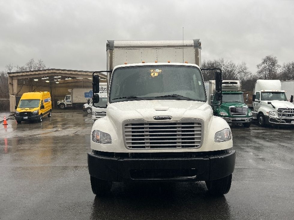 Medium Duty Box Truck-Light and Medium Duty Trucks-Freightliner-2022-M2-Delta-BC-234,866\n\t\tkm-$ 83,500 - Image 2