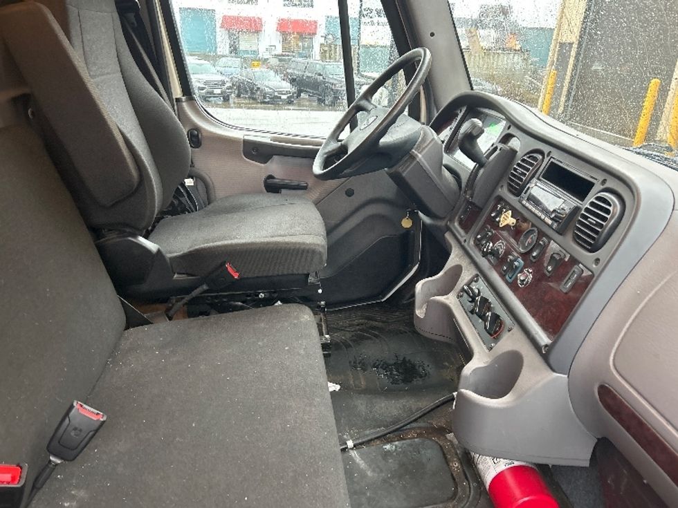 Medium Duty Box Truck-Light and Medium Duty Trucks-Freightliner-2022-M2-Delta-BC-234,866\n\t\tkm-$ 83,500 - Image 22