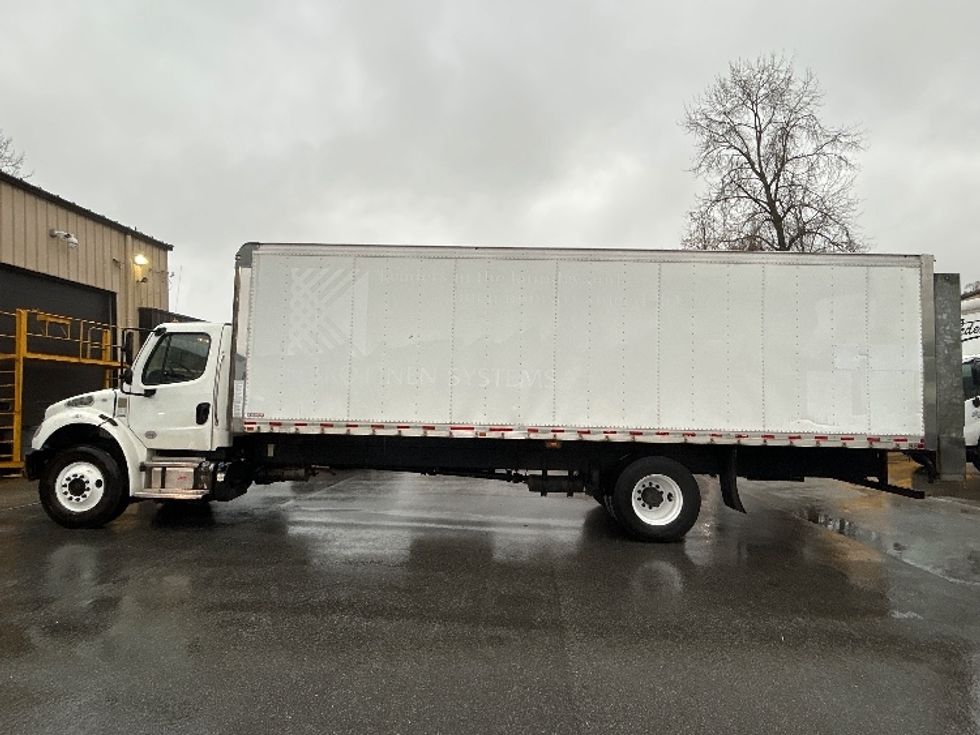 Medium Duty Box Truck-Light and Medium Duty Trucks-Freightliner-2022-M2-Delta-BC-234,866\n\t\tkm-$ 83,500 - Image 4