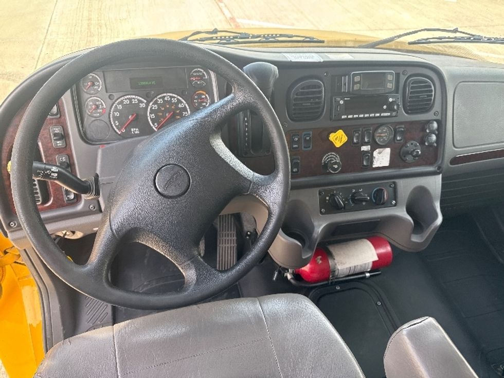 Medium Duty Box Truck-Light and Medium Duty Trucks-Freightliner-2022-M2-Denton-TX-135,801\n\t\tmiles-$ 71,000 - Image 18