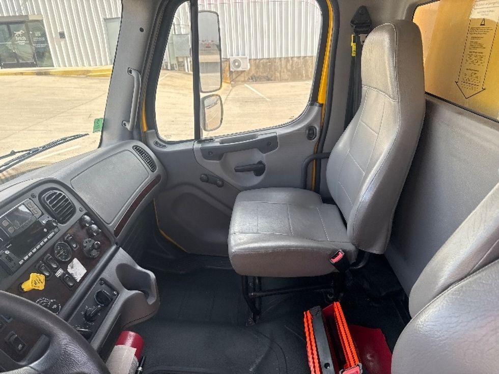 Medium Duty Box Truck-Light and Medium Duty Trucks-Freightliner-2022-M2-Denton-TX-135,801\n\t\tmiles-$ 71,000 - Image 19