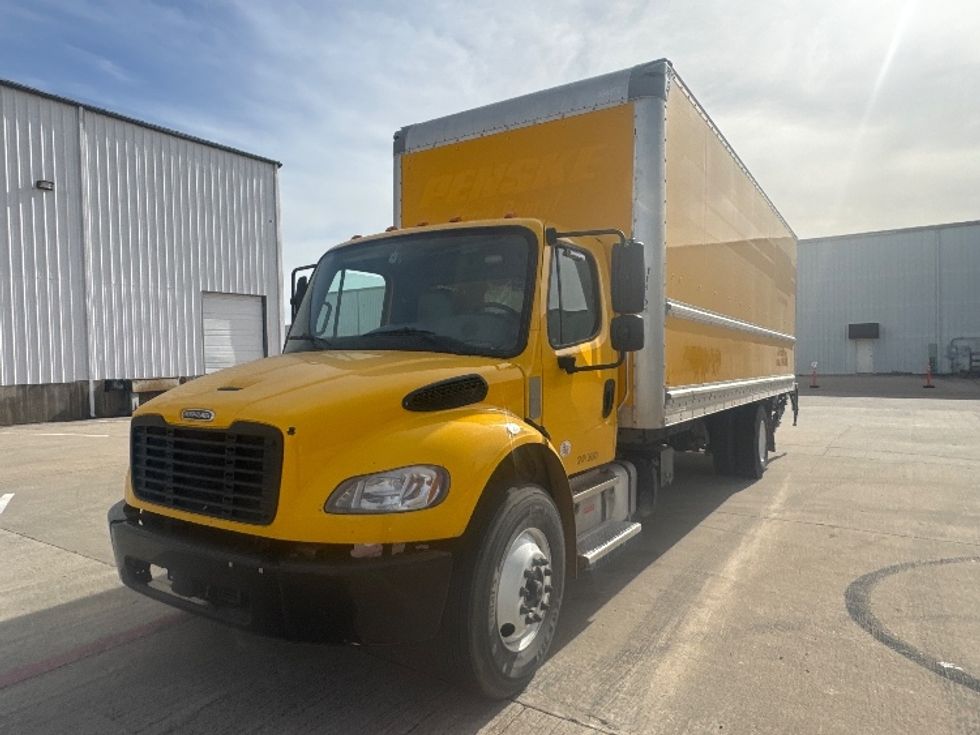 Medium Duty Box Truck-Light and Medium Duty Trucks-Freightliner-2022-M2-Denton-TX-135,801\n\t\tmiles-$ 71,000 - Image 3