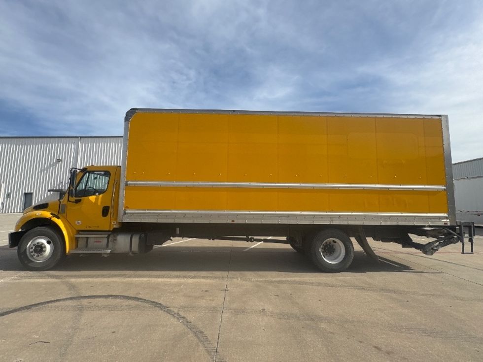 Medium Duty Box Truck-Light and Medium Duty Trucks-Freightliner-2022-M2-Denton-TX-135,801\n\t\tmiles-$ 71,000 - Image 4