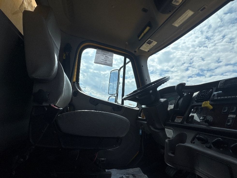 Medium Duty Box Truck-Light and Medium Duty Trucks-Freightliner-2022-M2-Denver-CO-105,196\n\t\tmiles-$ 75,000 - Image 22