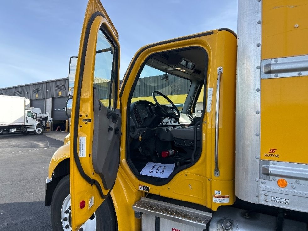 Medium Duty Box Truck-Light and Medium Duty Trucks-Freightliner-2022-M2-Denver-CO-121,518\n\t\tmiles-$ 73,500 - Image 16