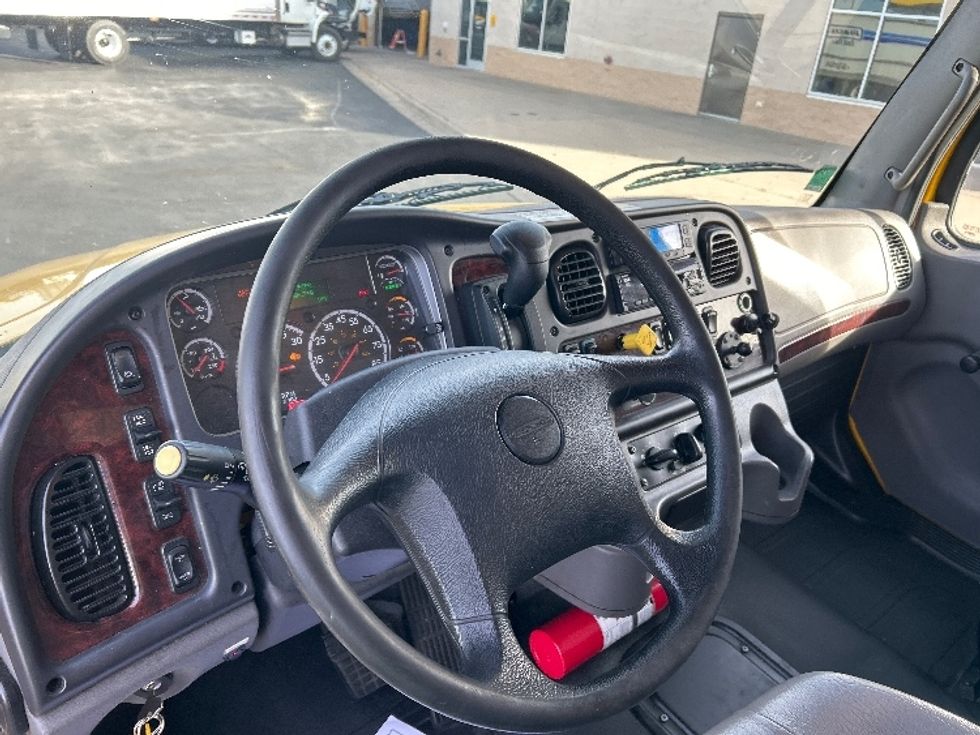 Medium Duty Box Truck-Light and Medium Duty Trucks-Freightliner-2022-M2-Denver-CO-121,518\n\t\tmiles-$ 73,500 - Image 17