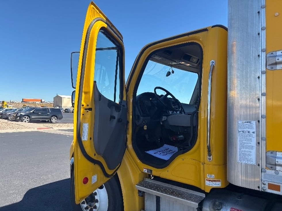 Medium Duty Box Truck-Light and Medium Duty Trucks-Freightliner-2022-M2-Denver-CO-150,803\n\t\tmiles-$ 71,750 - Image 16
