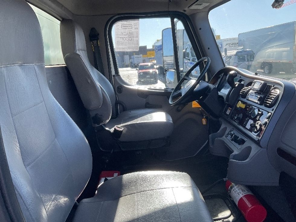 Medium Duty Box Truck-Light and Medium Duty Trucks-Freightliner-2022-M2-Denver-CO-204,228\n\t\tmiles-$ 58,250 - Image 22