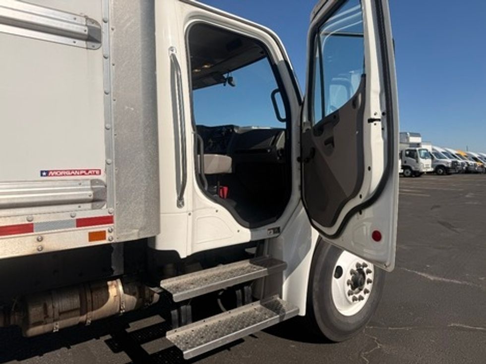 Medium Duty Box Truck-Light and Medium Duty Trucks-Freightliner-2022-M2-Denver-CO-211,794\n\t\tmiles-$ 35,000 - Image 20