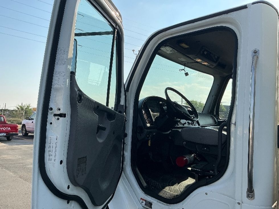 Medium Duty Box Truck-Light and Medium Duty Trucks-Freightliner-2022-M2-Denver-CO-224,777\n\t\tmiles-$ 56,250 - Image 16