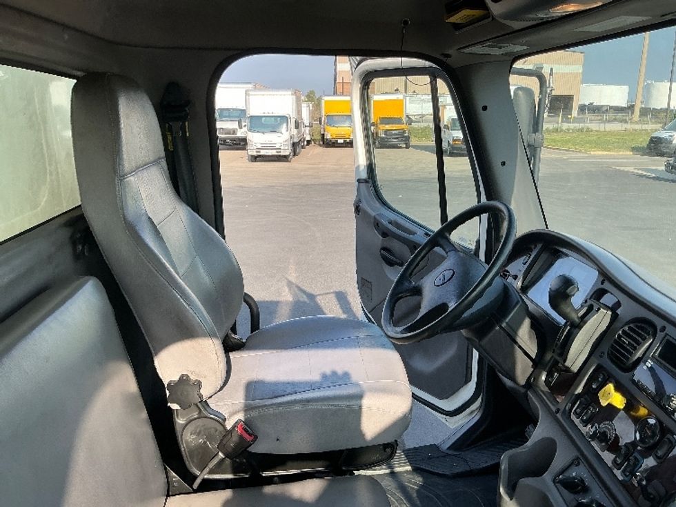 Medium Duty Box Truck-Light and Medium Duty Trucks-Freightliner-2022-M2-Denver-CO-224,777\n\t\tmiles-$ 56,250 - Image 22