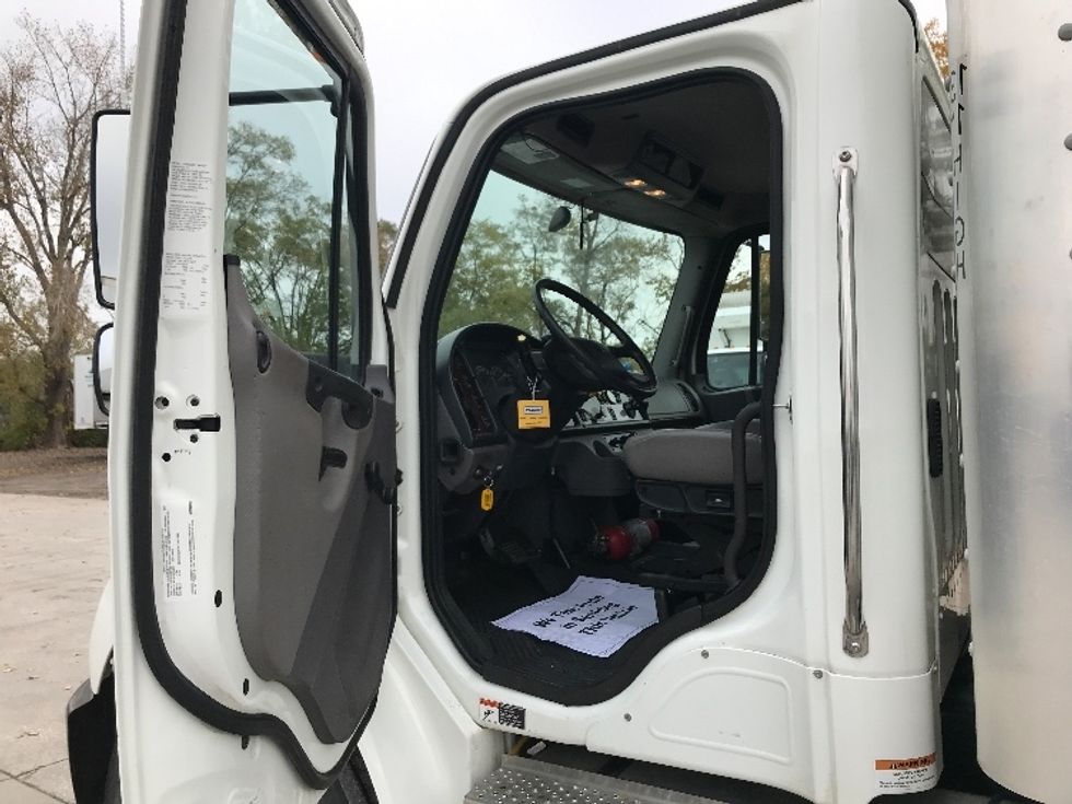 Medium Duty Box Truck-Light and Medium Duty Trucks-Freightliner-2022-M2-Des Moines-IA-215,755\n\t\tmiles-$ 55,500 - Image 16