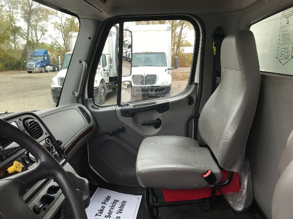 Medium Duty Box Truck-Light and Medium Duty Trucks-Freightliner-2022-M2-Des Moines-IA-215,755\n\t\tmiles-$ 55,500 - Image 19