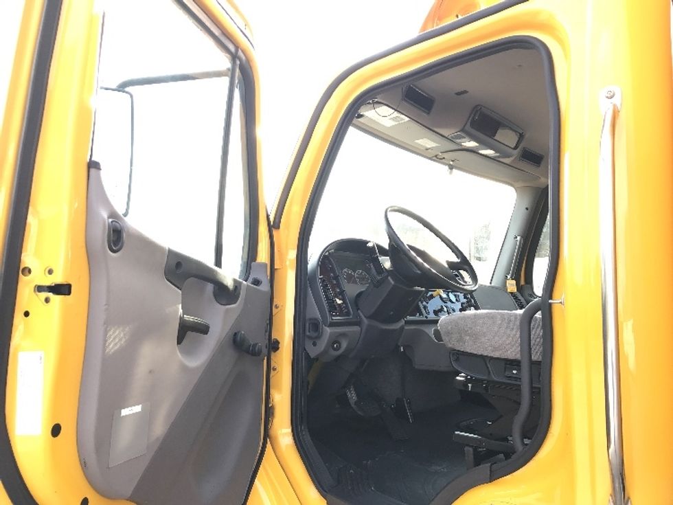 Medium Duty Box Truck-Light and Medium Duty Trucks-Freightliner-2022-M2-Des Moines-IA-260,569\n\t\tmiles-$ 45,750 - Image 16