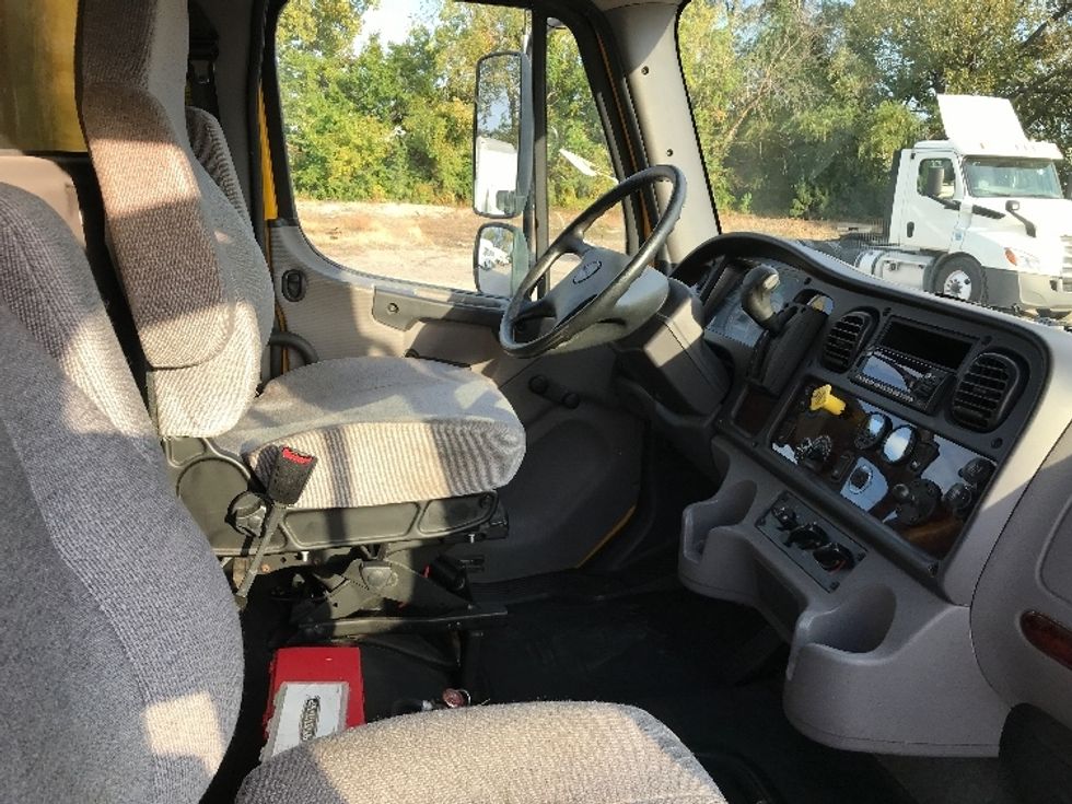 Medium Duty Box Truck-Light and Medium Duty Trucks-Freightliner-2022-M2-Des Moines-IA-260,569\n\t\tmiles-$ 45,750 - Image 22