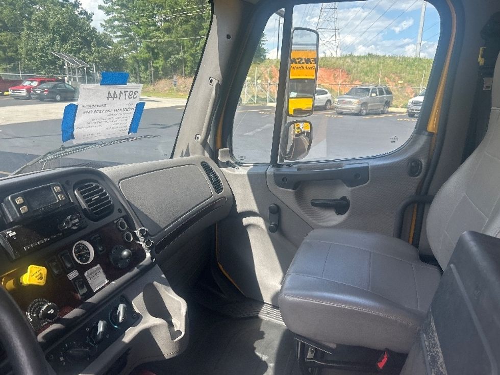 Medium Duty Box Truck-Light and Medium Duty Trucks-Freightliner-2022-M2-Duluth-GA-237,615\n\t\tmiles-$ 52,250 - Image 19