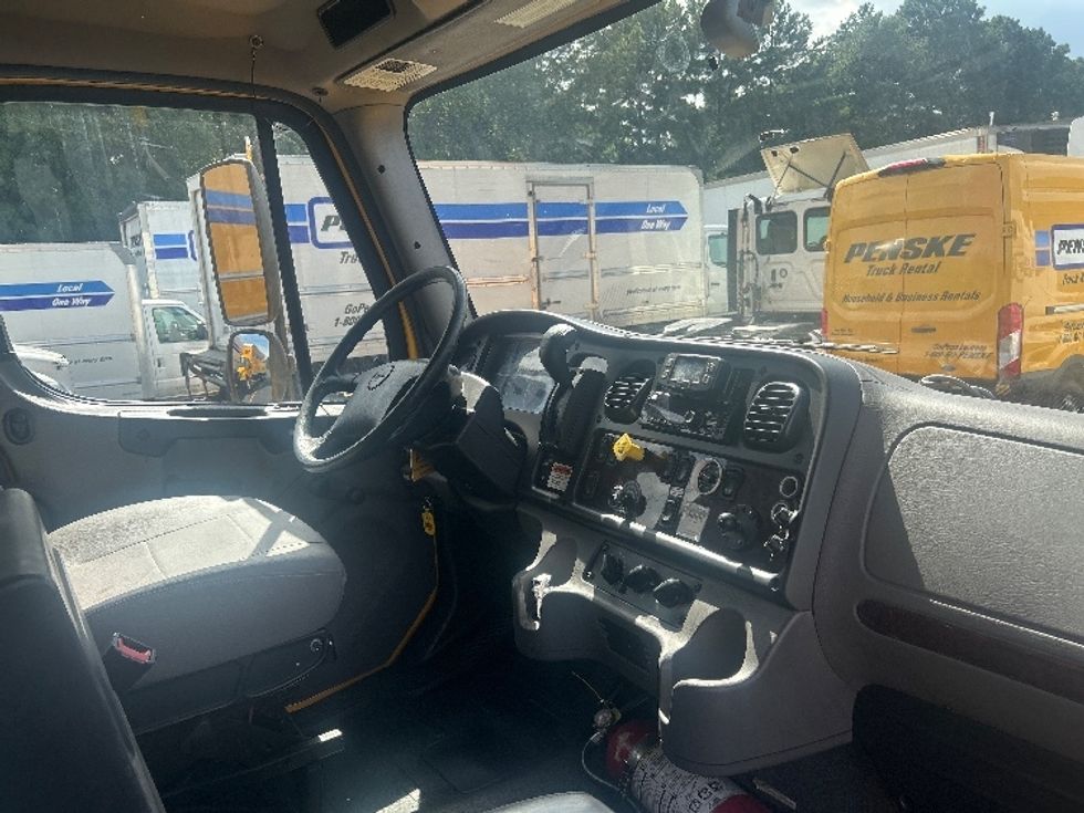 Medium Duty Box Truck-Light and Medium Duty Trucks-Freightliner-2022-M2-Duluth-GA-237,615\n\t\tmiles-$ 52,250 - Image 22