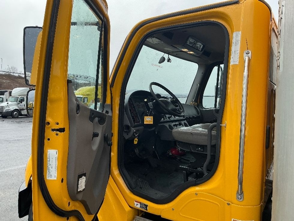 Medium Duty Box Truck-Light and Medium Duty Trucks-Freightliner-2022-M2-Duncansville-PA-181,266\n\t\tmiles-$ 47,750 - Image 16