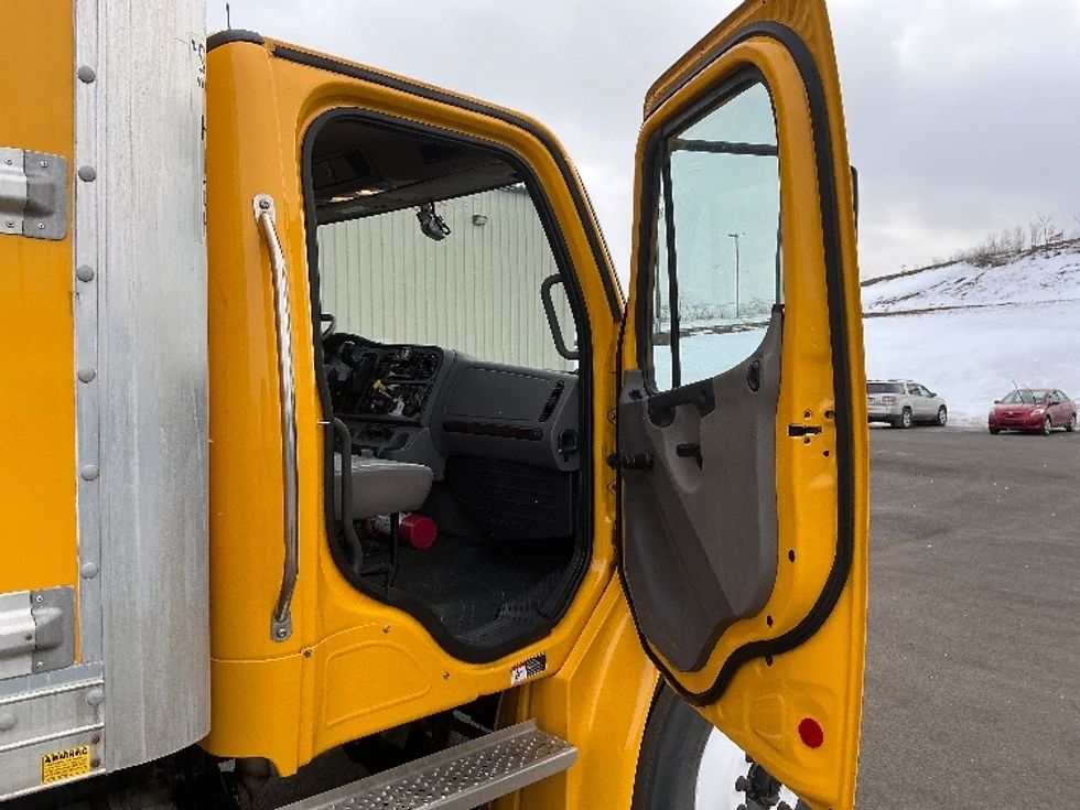 Medium Duty Box Truck-Light and Medium Duty Trucks-Freightliner-2022-M2-Duncansville-PA-181,266\n\t\tmiles-$ 47,750 - Image 20