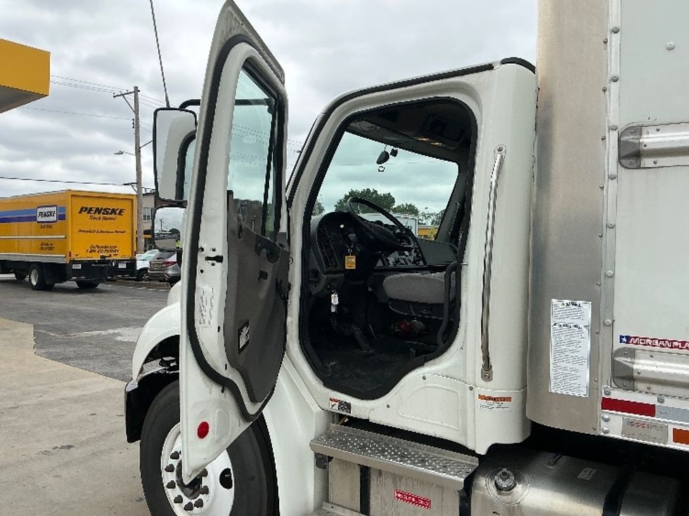Medium Duty Box Truck-Light and Medium Duty Trucks-Freightliner-2022-M2-Earth City-MO-178,214\n\t\tmiles-$ 55,750 - Image 16