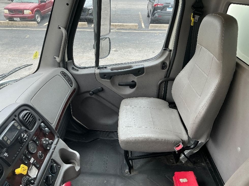 Medium Duty Box Truck-Light and Medium Duty Trucks-Freightliner-2022-M2-Earth City-MO-178,214\n\t\tmiles-$ 55,750 - Image 19