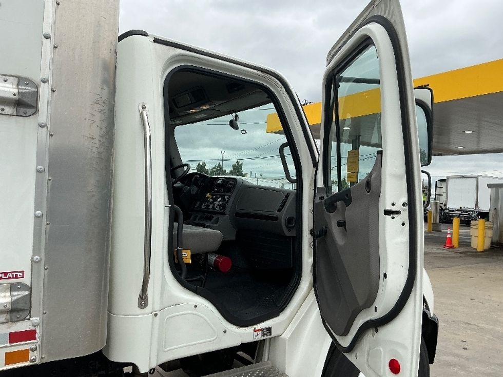 Medium Duty Box Truck-Light and Medium Duty Trucks-Freightliner-2022-M2-Earth City-MO-178,214\n\t\tmiles-$ 55,750 - Image 20