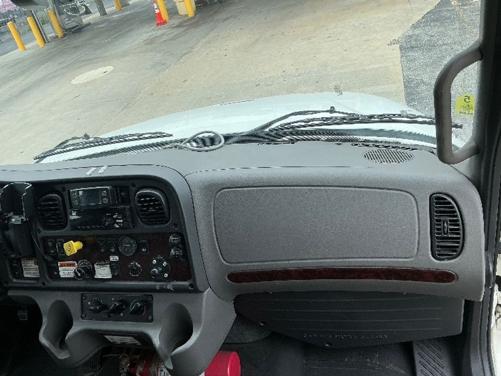 Medium Duty Box Truck-Light and Medium Duty Trucks-Freightliner-2022-M2-Earth City-MO-178,214\n\t\tmiles-$ 55,750 - Image 21
