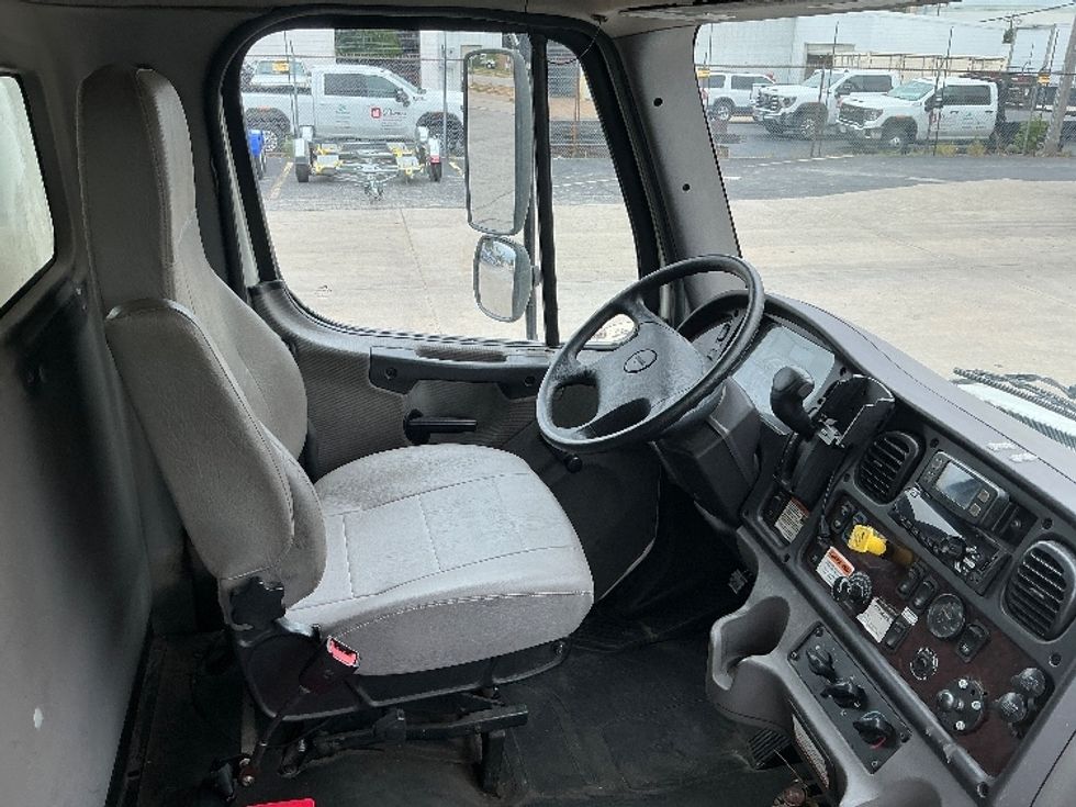 Medium Duty Box Truck-Light and Medium Duty Trucks-Freightliner-2022-M2-Earth City-MO-178,214\n\t\tmiles-$ 55,750 - Image 22