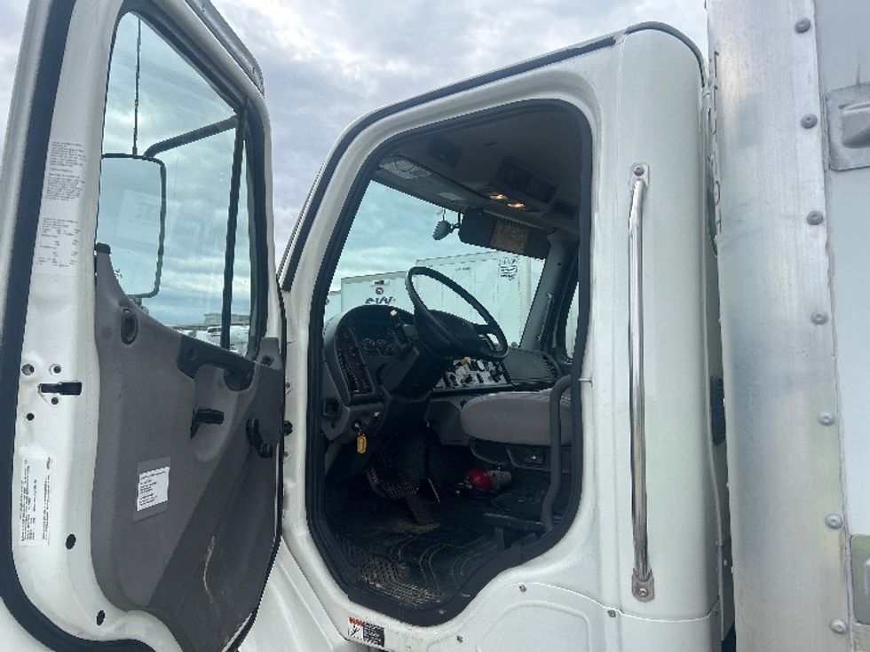 Medium Duty Box Truck-Light and Medium Duty Trucks-Freightliner-2022-M2-Earth City-MO-295,150\n\t\tmiles-$ 48,500 - Image 16