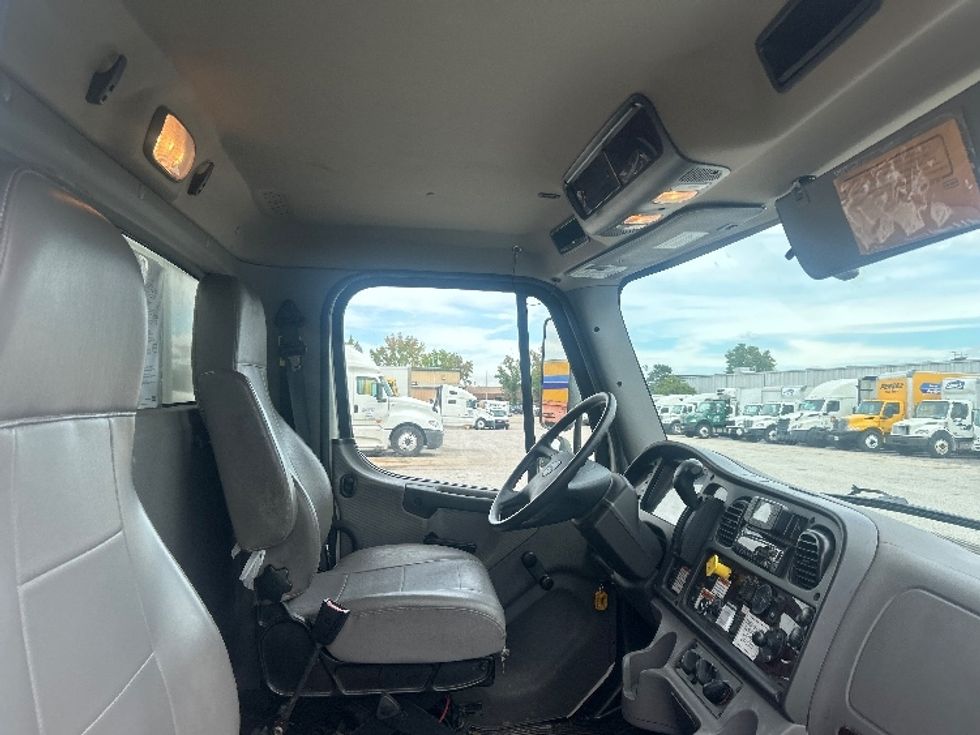 Medium Duty Box Truck-Light and Medium Duty Trucks-Freightliner-2022-M2-Earth City-MO-295,150\n\t\tmiles-$ 48,500 - Image 22
