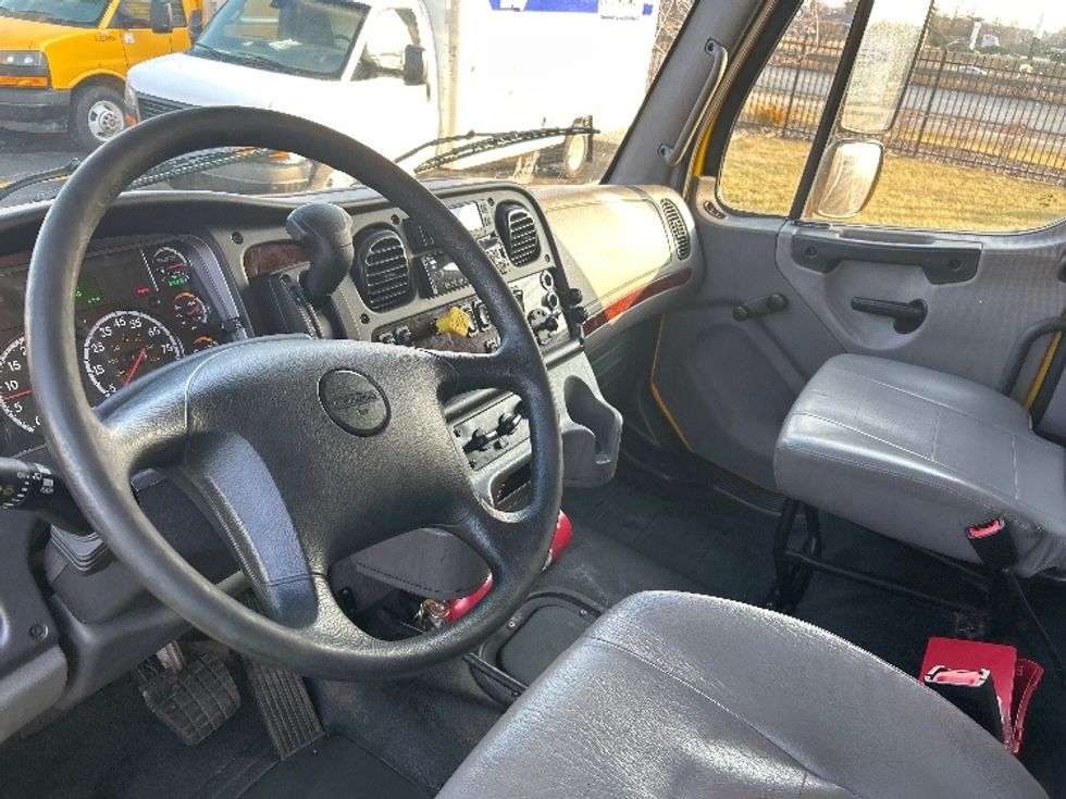 Medium Duty Box Truck-Light and Medium Duty Trucks-Freightliner-2022-M2-East Chicago-IN-106,645\n\t\tmiles-$ 74,000 - Image 17