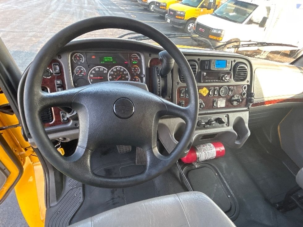 Medium Duty Box Truck-Light and Medium Duty Trucks-Freightliner-2022-M2-East Chicago-IN-106,645\n\t\tmiles-$ 74,000 - Image 18