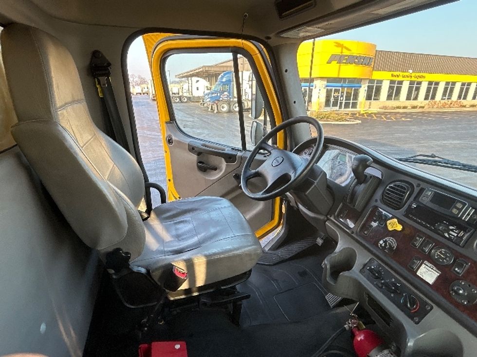 Medium Duty Box Truck-Light and Medium Duty Trucks-Freightliner-2022-M2-East Chicago-IN-106,645\n\t\tmiles-$ 74,000 - Image 22