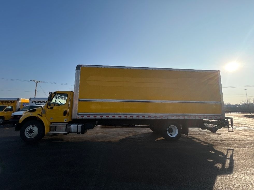 Medium Duty Box Truck-Light and Medium Duty Trucks-Freightliner-2022-M2-East Chicago-IN-106,645\n\t\tmiles-$ 74,000 - Image 4