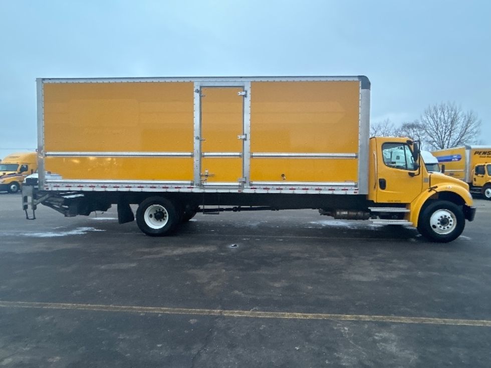 Medium Duty Box Truck-Light and Medium Duty Trucks-Freightliner-2022-M2-East Chicago-IN-127,968\n\t\tmiles-$ 70,250 - Image 15