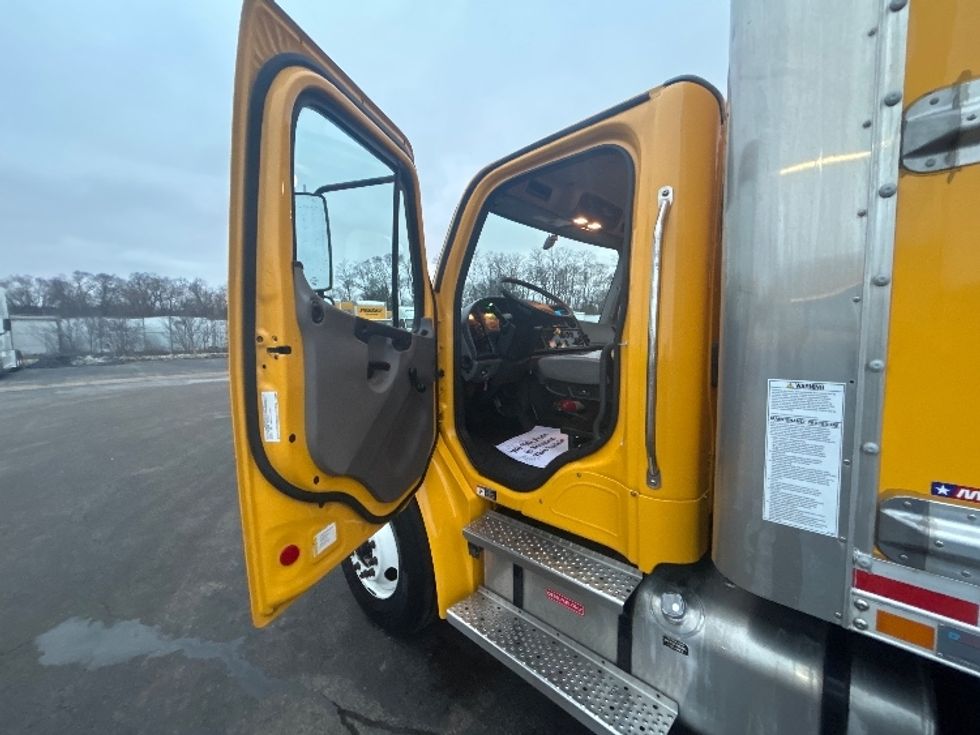 Medium Duty Box Truck-Light and Medium Duty Trucks-Freightliner-2022-M2-East Chicago-IN-127,968\n\t\tmiles-$ 70,250 - Image 16