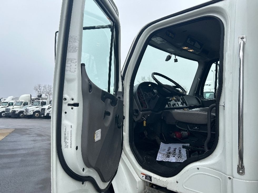 Medium Duty Box Truck-Light and Medium Duty Trucks-Freightliner-2022-M2-East Chicago-IN-133,641\n\t\tmiles-$ 70,250 - Image 16