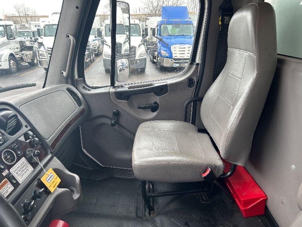 Medium Duty Box Truck-Light and Medium Duty Trucks-Freightliner-2022-M2-East Chicago-IN-133,641\n\t\tmiles-$ 70,250 - Image 19