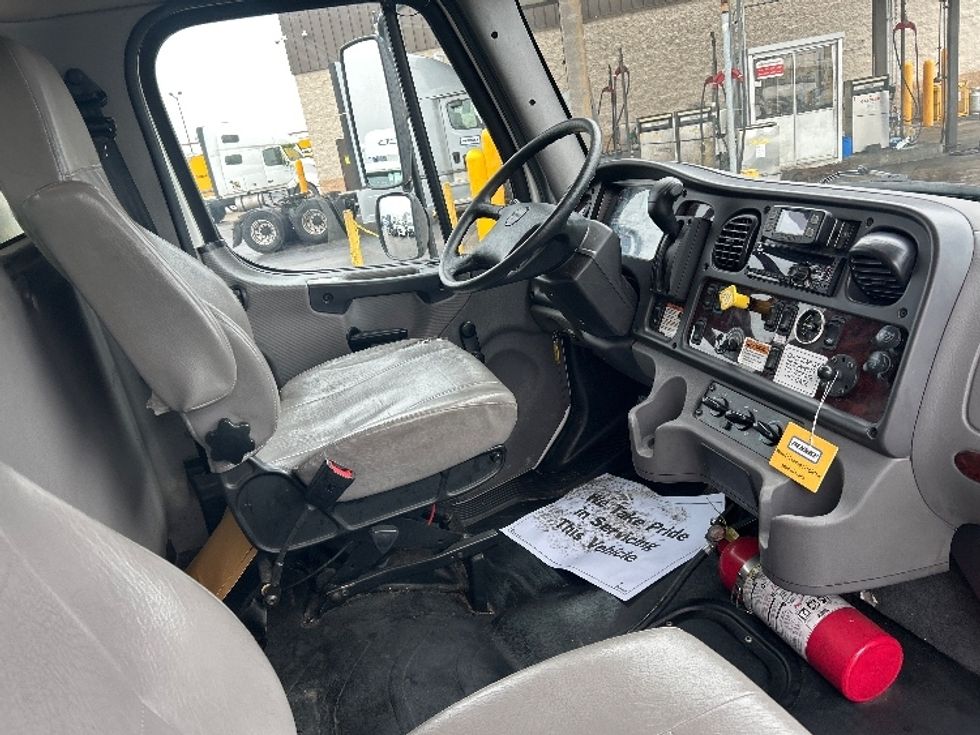 Medium Duty Box Truck-Light and Medium Duty Trucks-Freightliner-2022-M2-East Chicago-IN-133,641\n\t\tmiles-$ 70,250 - Image 22