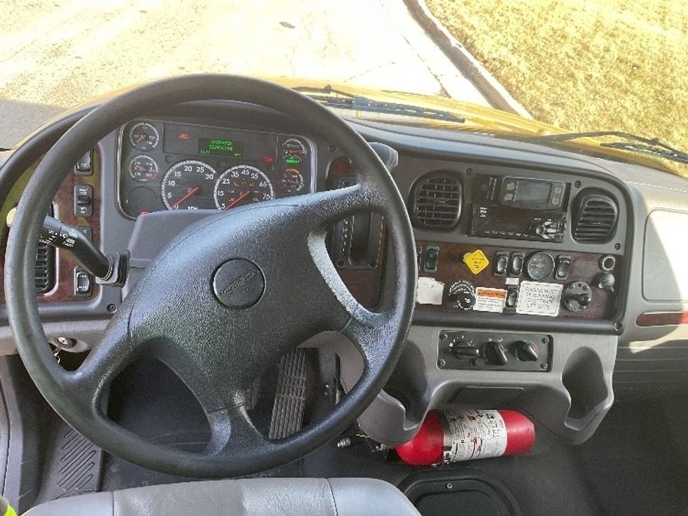 Medium Duty Box Truck-Light and Medium Duty Trucks-Freightliner-2022-M2-East Chicago-IN-133,995\n\t\tmiles-$ 68,250 - Image 18