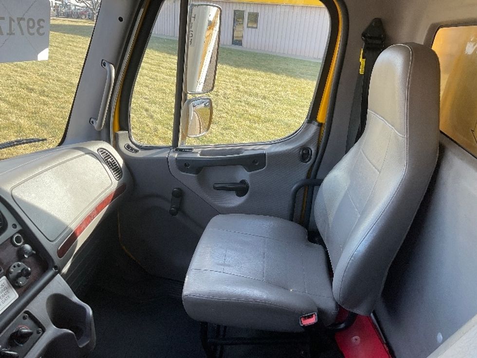 Medium Duty Box Truck-Light and Medium Duty Trucks-Freightliner-2022-M2-East Chicago-IN-133,995\n\t\tmiles-$ 68,250 - Image 19