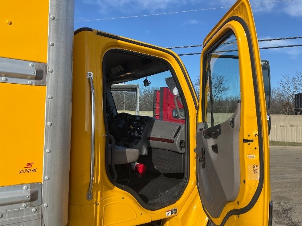 Medium Duty Box Truck-Light and Medium Duty Trucks-Freightliner-2022-M2-East Chicago-IN-133,995\n\t\tmiles-$ 68,250 - Image 20