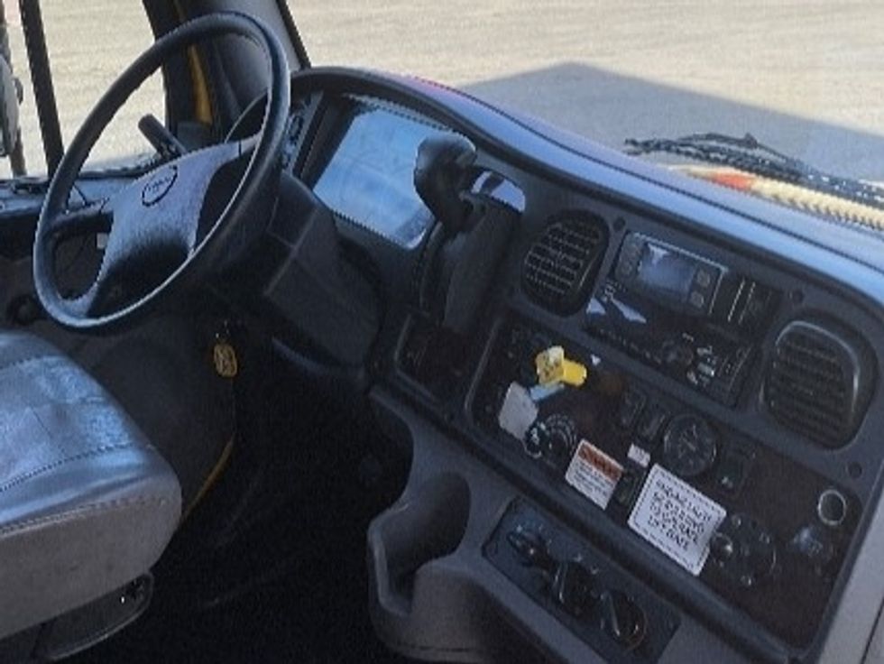 Medium Duty Box Truck-Light and Medium Duty Trucks-Freightliner-2022-M2-East Chicago-IN-133,995\n\t\tmiles-$ 68,250 - Image 22