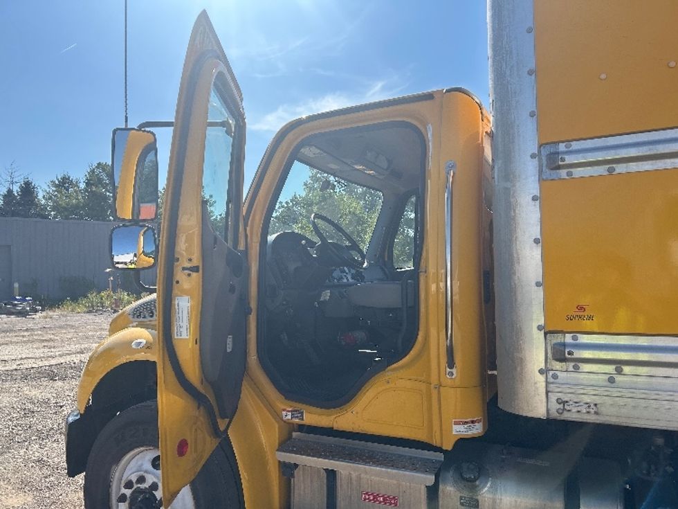 Medium Duty Box Truck-Light and Medium Duty Trucks-Freightliner-2022-M2-East Chicago-IN-219,792\n\t\tmiles-$ 44,250 - Image 16