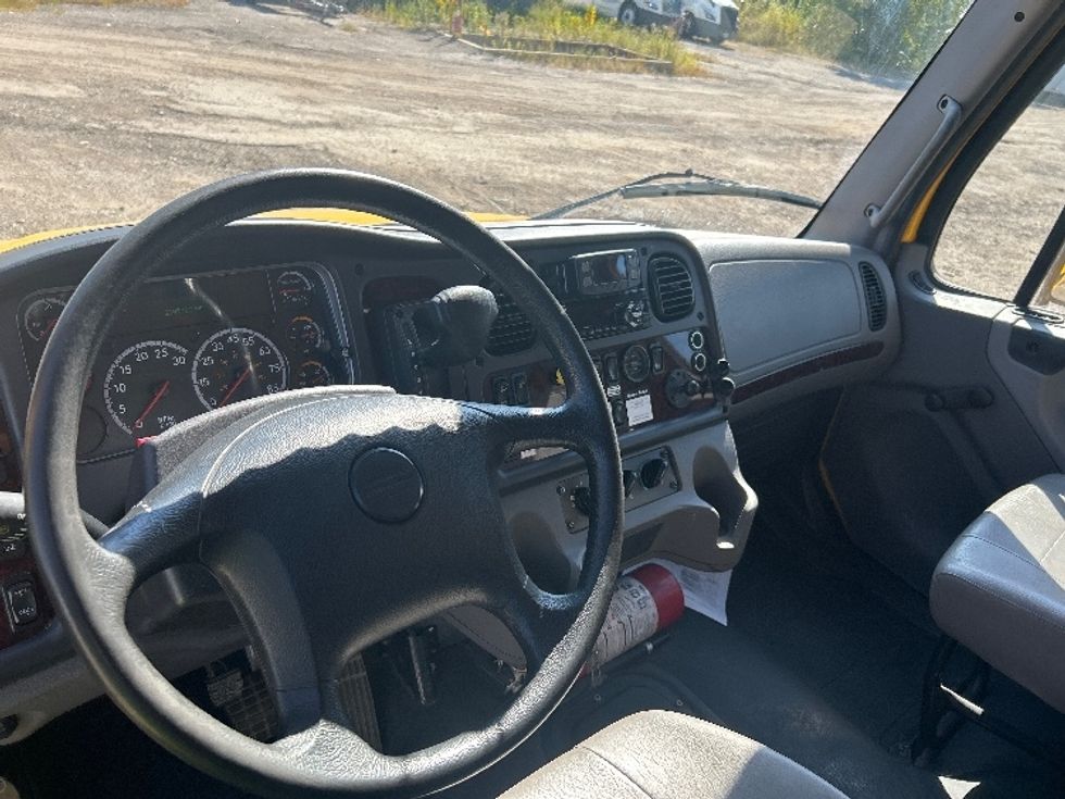 Medium Duty Box Truck-Light and Medium Duty Trucks-Freightliner-2022-M2-East Chicago-IN-219,792\n\t\tmiles-$ 44,250 - Image 17