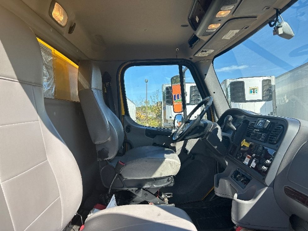 Medium Duty Box Truck-Light and Medium Duty Trucks-Freightliner-2022-M2-East Chicago-IN-219,792\n\t\tmiles-$ 44,250 - Image 22