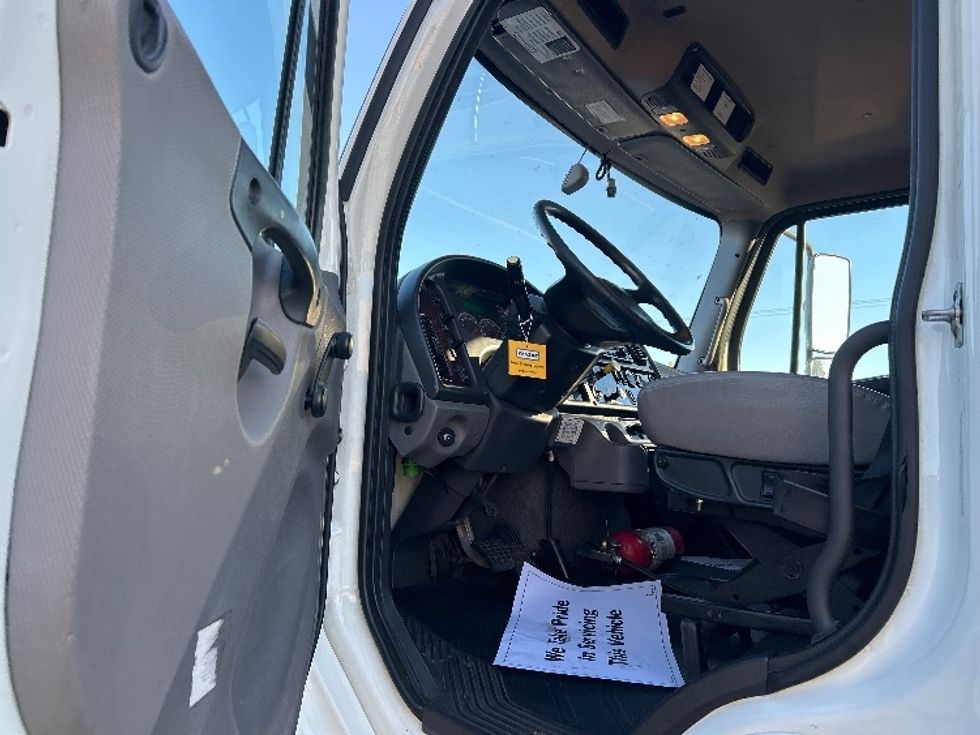 Medium Duty Box Truck-Light and Medium Duty Trucks-Freightliner-2022-M2-East Chicago-IN-241,742\n\t\tmiles-$ 49,250 - Image 16