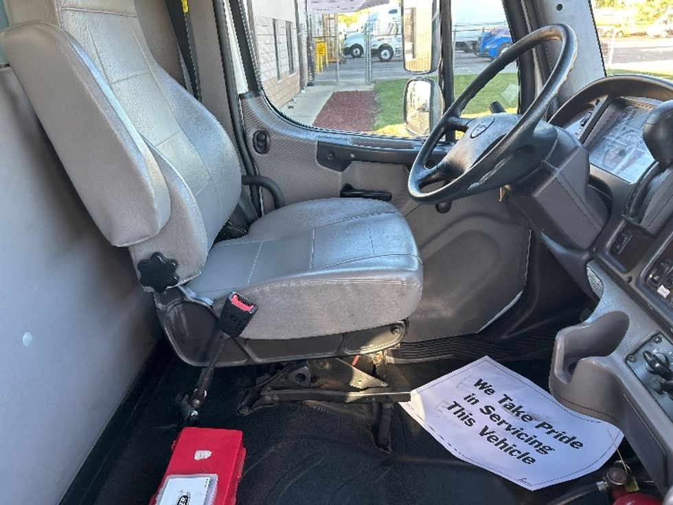 Medium Duty Box Truck-Light and Medium Duty Trucks-Freightliner-2022-M2-East Chicago-IN-241,742\n\t\tmiles-$ 49,250 - Image 22