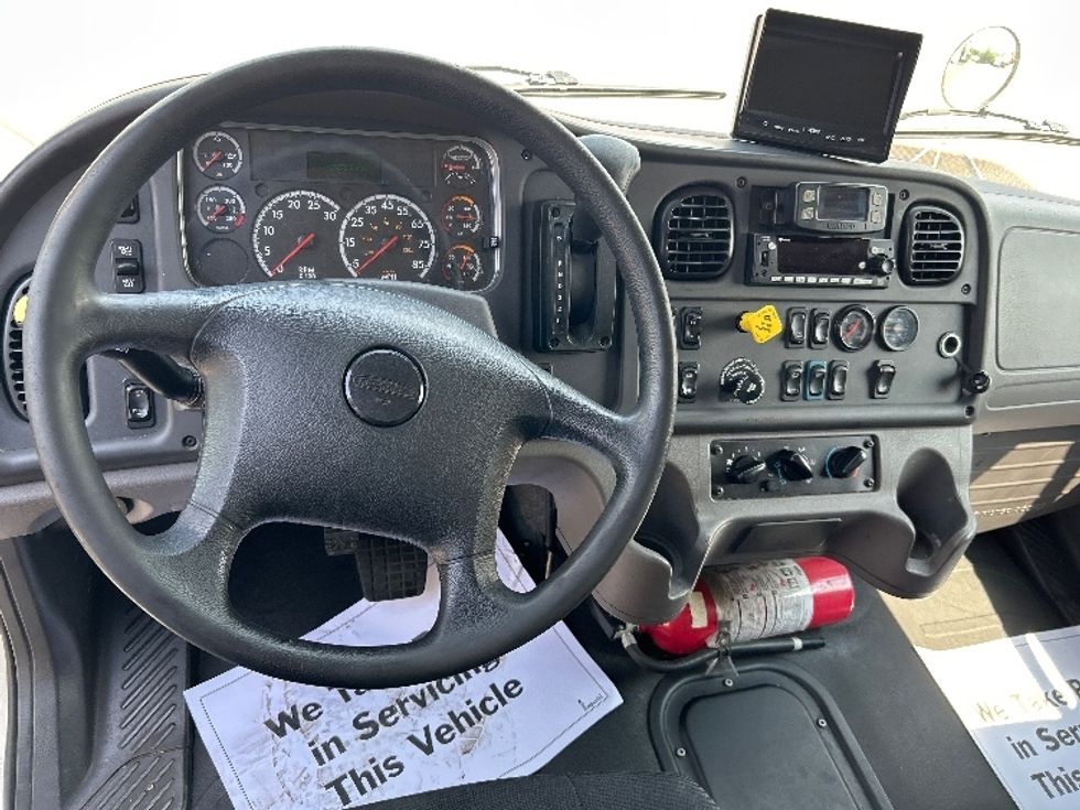 Medium Duty Box Truck-Light and Medium Duty Trucks-Freightliner-2022-M2-East Chicago-IN-273,275\n\t\tmiles-$ 38,500 - Image 17