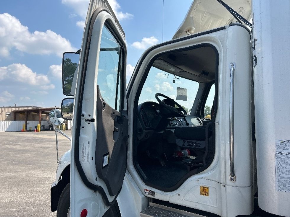 Medium Duty Box Truck-Light and Medium Duty Trucks-Freightliner-2022-M2-East Chicago-IN-304,935\n\t\tmiles-$ 32,750 - Image 15